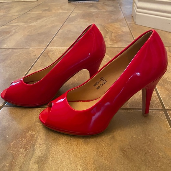RED HEELS - Picture 2 of 5